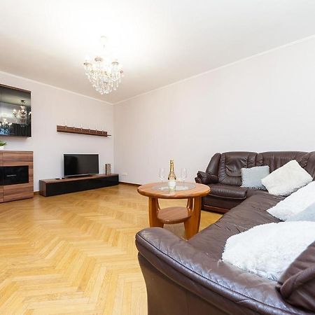 Spacious Apartments In The Center Of Obolon 2 Bedrooms เคียฟ ภายนอก รูปภาพ