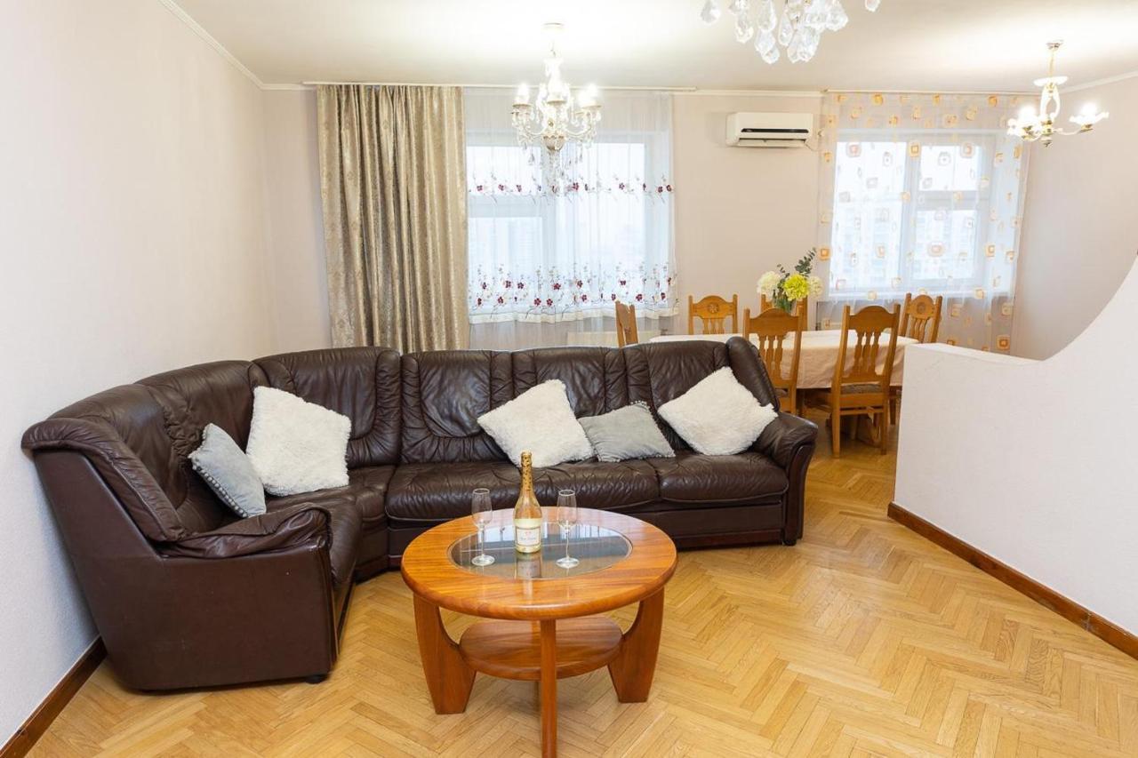 Spacious Apartments In The Center Of Obolon 2 Bedrooms เคียฟ ภายนอก รูปภาพ