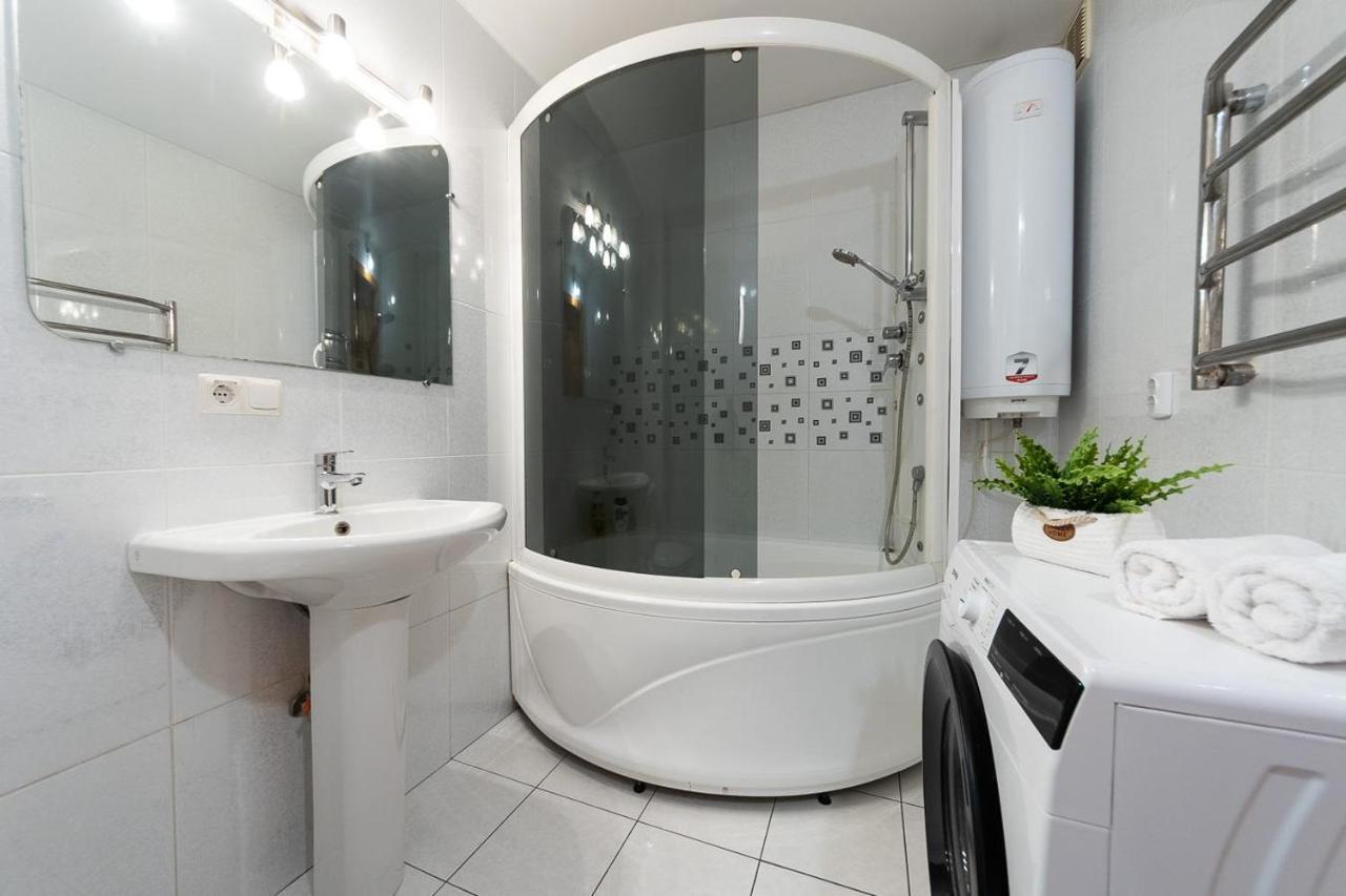 Spacious Apartments In The Center Of Obolon 2 Bedrooms เคียฟ ภายนอก รูปภาพ