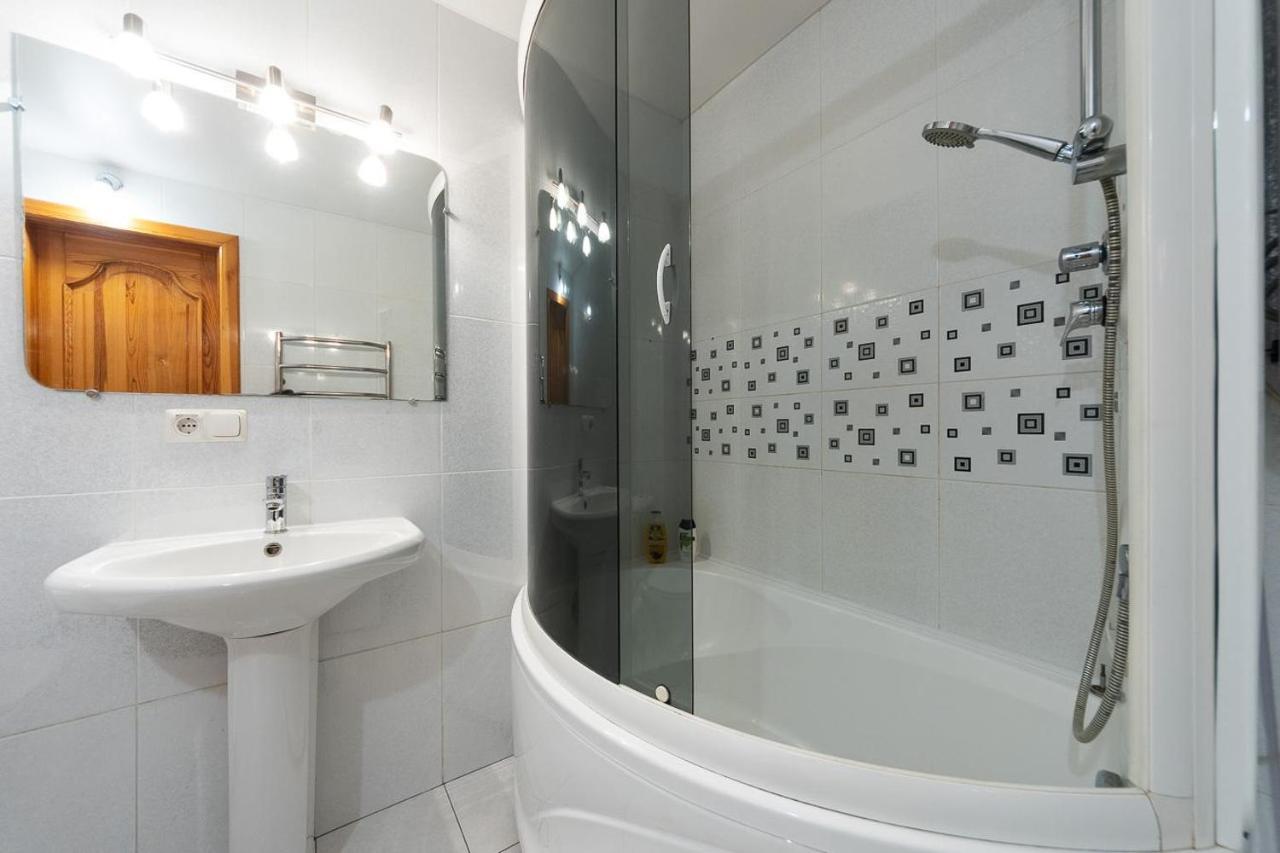 Spacious Apartments In The Center Of Obolon 2 Bedrooms เคียฟ ภายนอก รูปภาพ