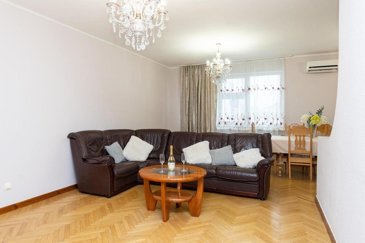 Spacious Apartments In The Center Of Obolon 2 Bedrooms เคียฟ ภายนอก รูปภาพ