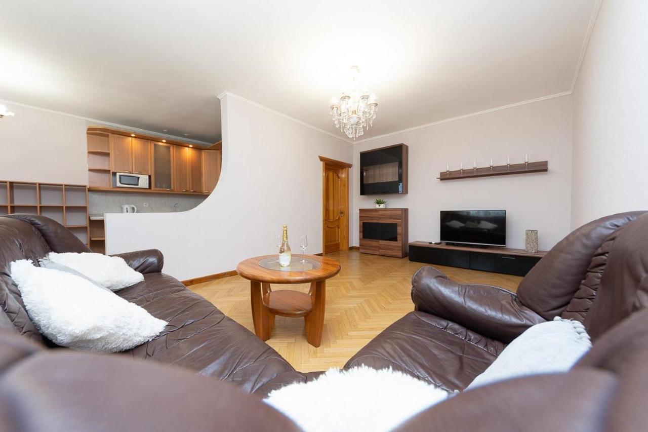 Spacious Apartments In The Center Of Obolon 2 Bedrooms เคียฟ ภายนอก รูปภาพ