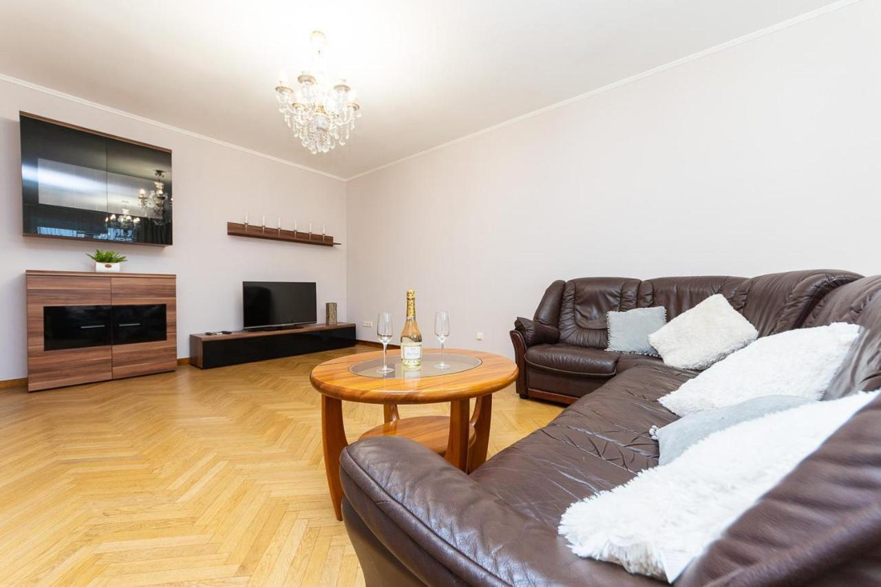 Spacious Apartments In The Center Of Obolon 2 Bedrooms เคียฟ ภายนอก รูปภาพ