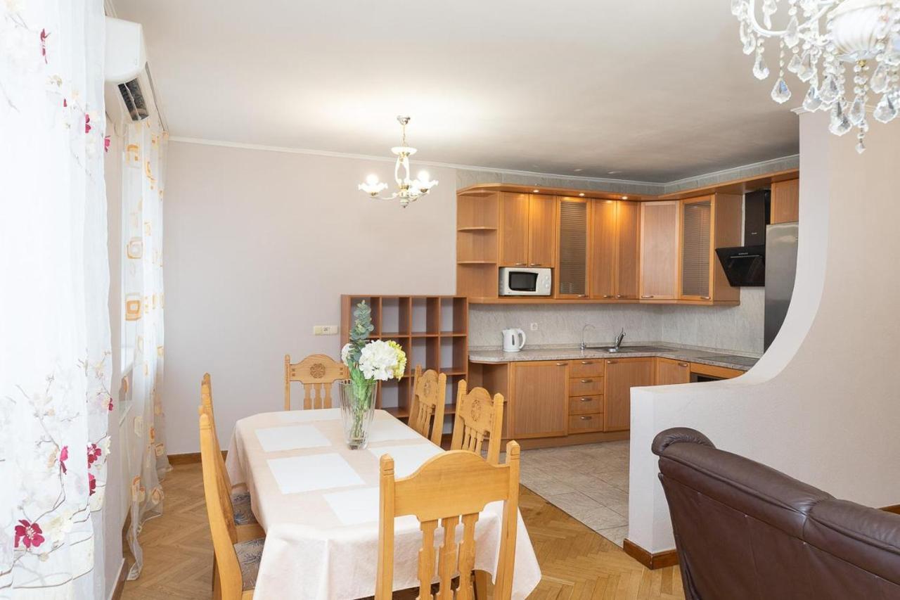Spacious Apartments In The Center Of Obolon 2 Bedrooms เคียฟ ภายนอก รูปภาพ